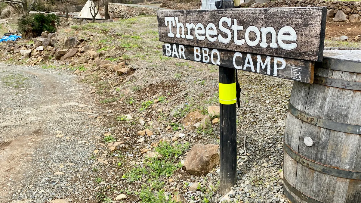 Entrada al camping Three Stone
