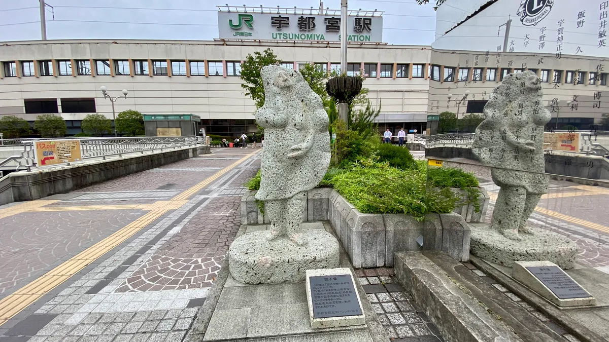 Estación Utsunomiya y estatua de gyoza