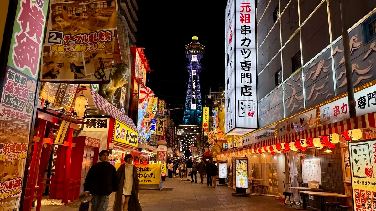 Shinsekai por la noche