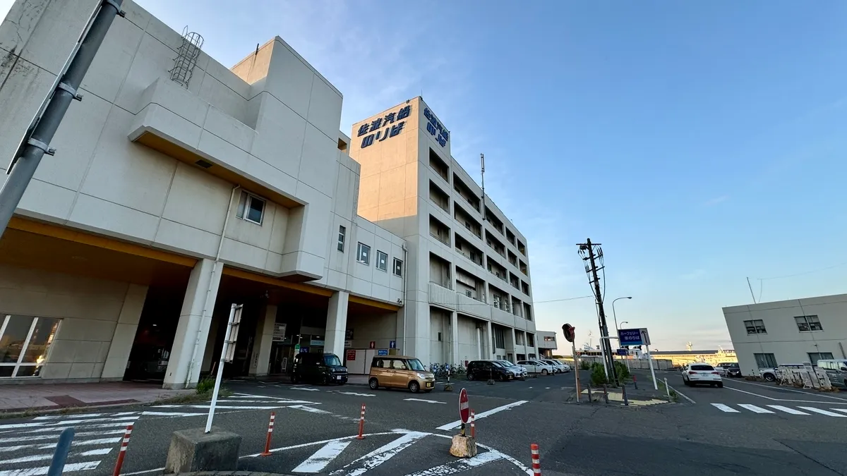 Terminal de Ferris Sado Steamship en el Puerto de Niigata