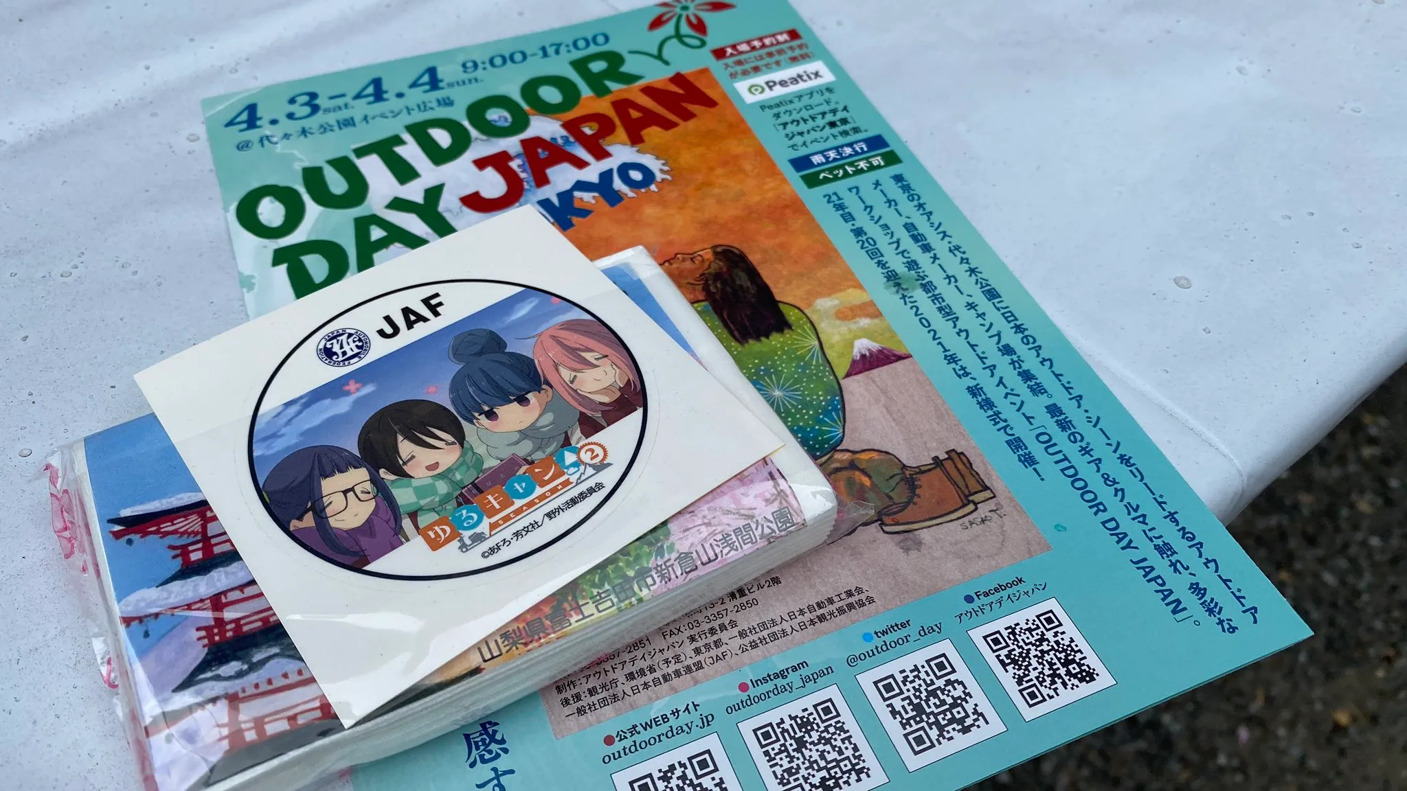Sticker de colaboración limitada con Yurucamp