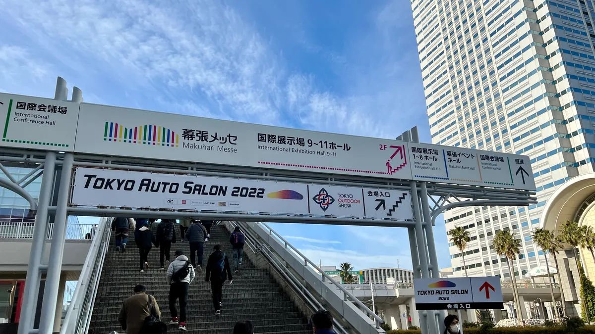 Pasillo hacia Makuhari Messe