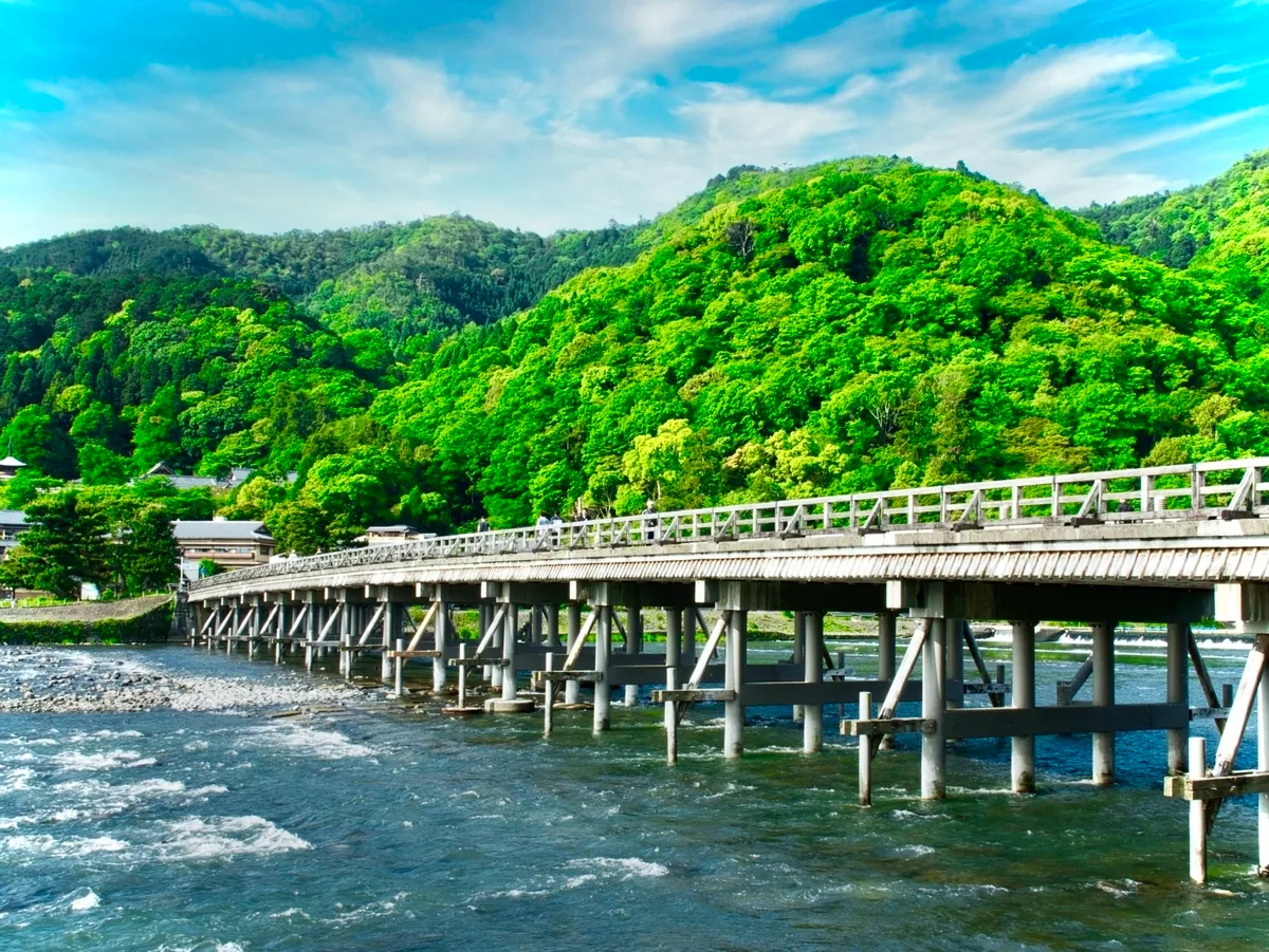 Verano en el Puente Togetsukyo