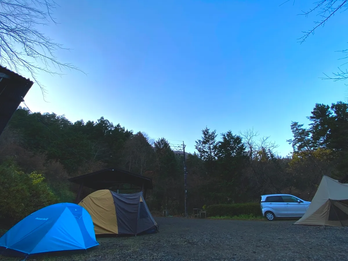 Camping antes del amanecer