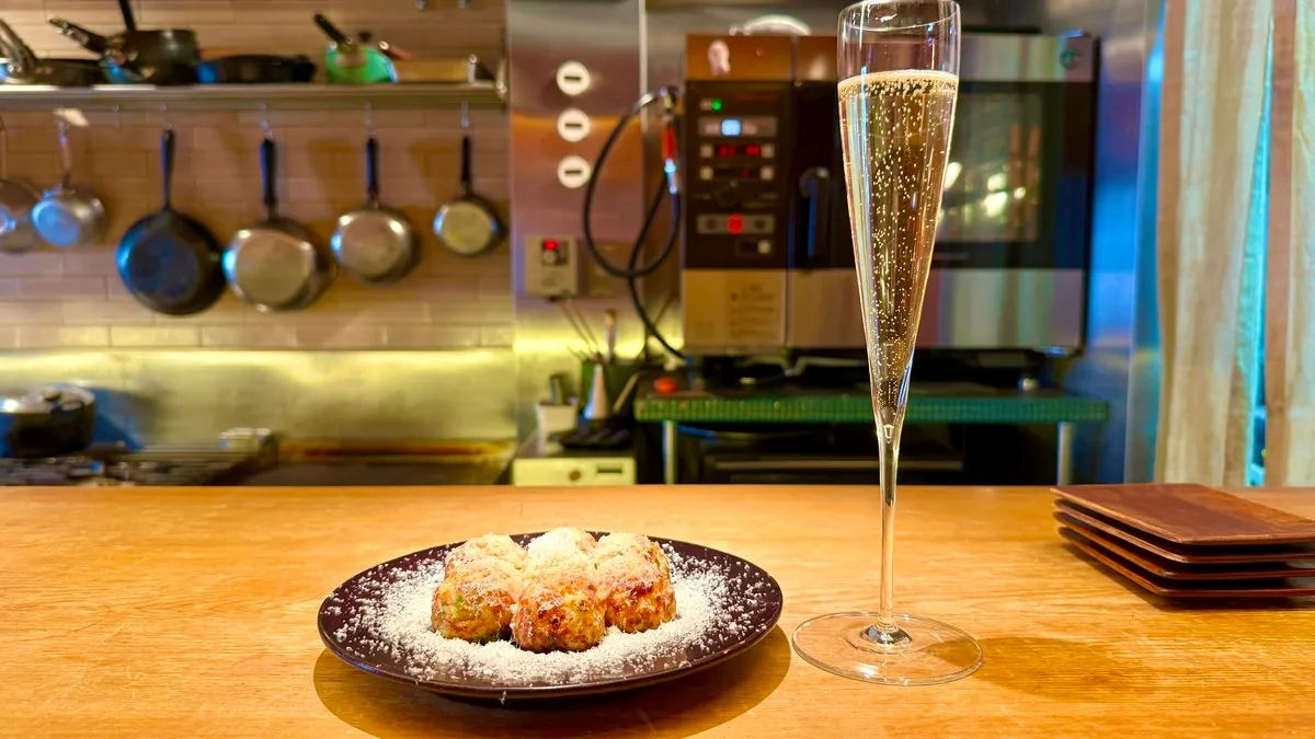 Champagne y Takoyaki con Sal y Queso