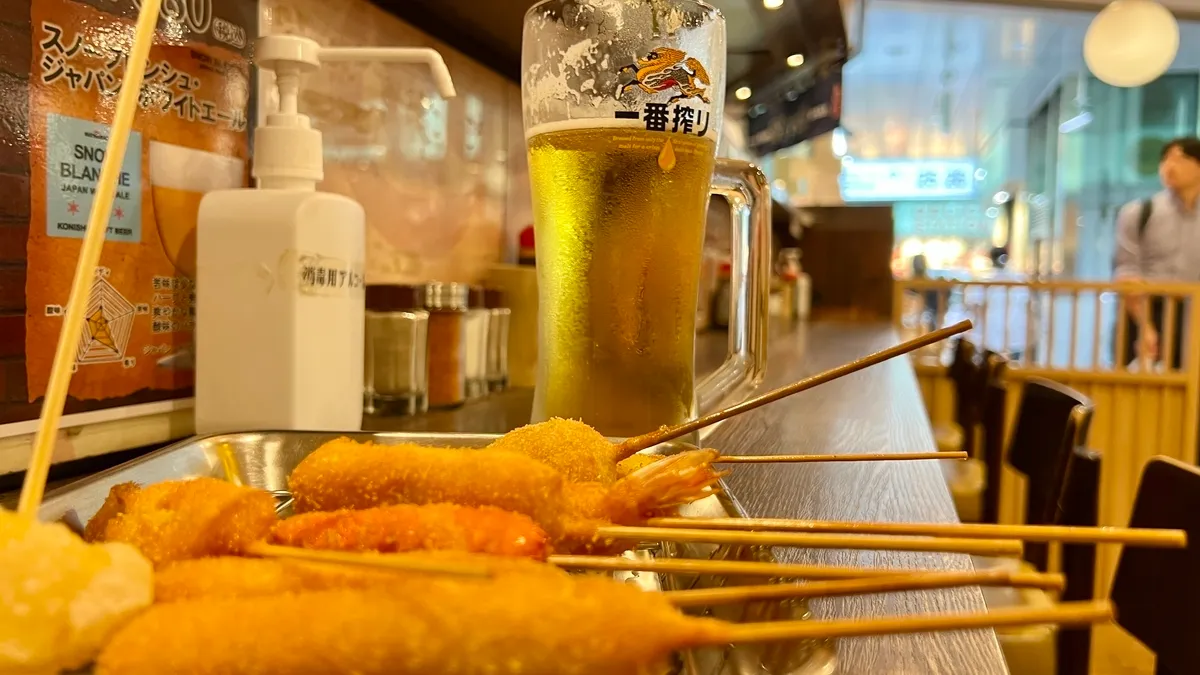 Kushikatsu con cerveza de barril