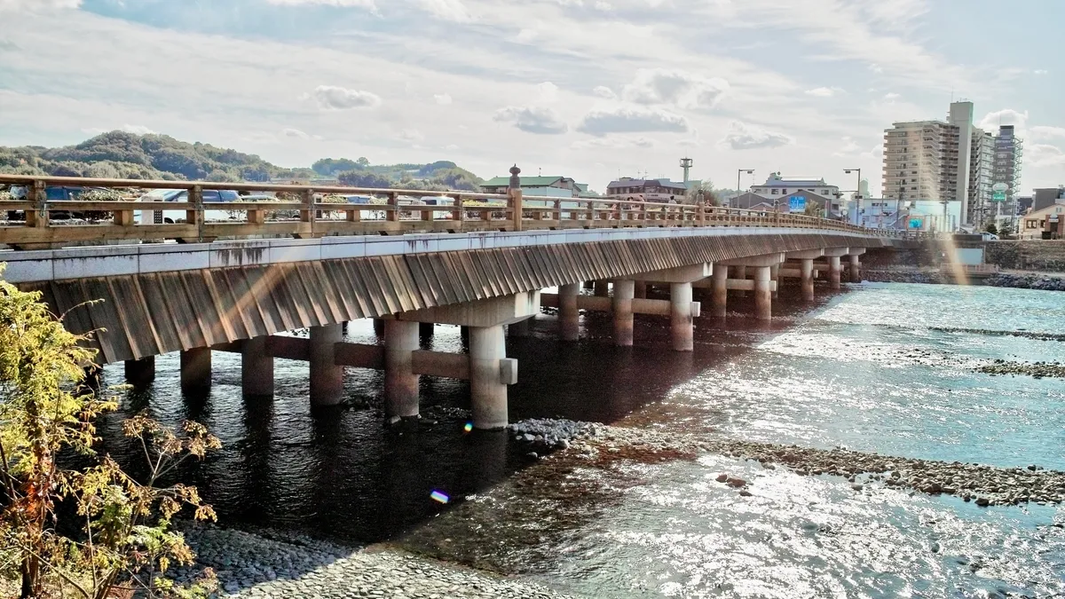 Puente Uji