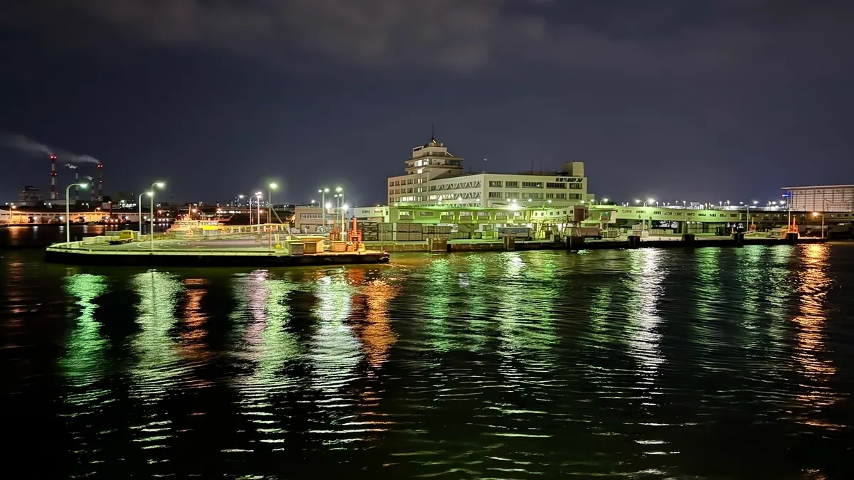 Terminal de Ferris Sado Steamship en el Puerto de Niigata