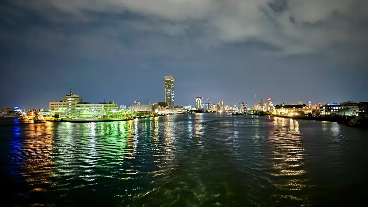 Vista nocturna de la ciudad de Niigata