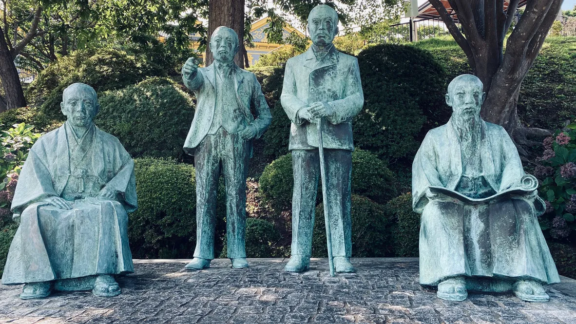 Las Estatuas de los Cuatro Reyes Celestiales de Hakodate
