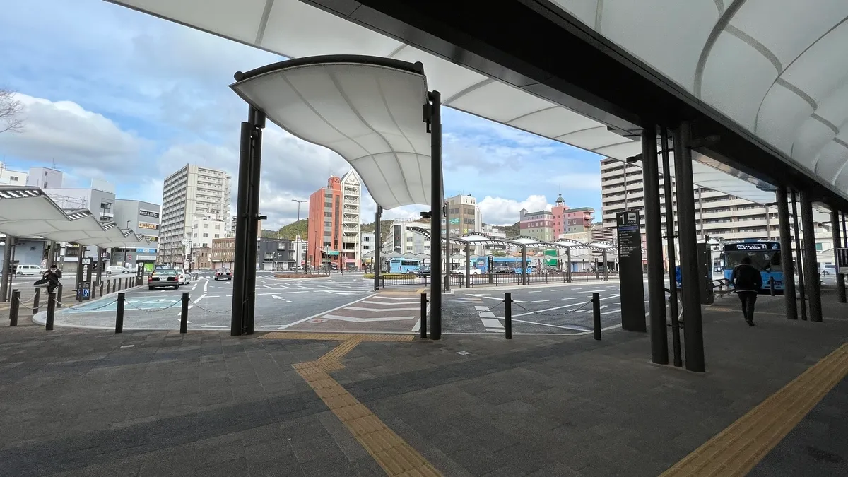 Terminal de autobuses de la estación JR Iwakuni