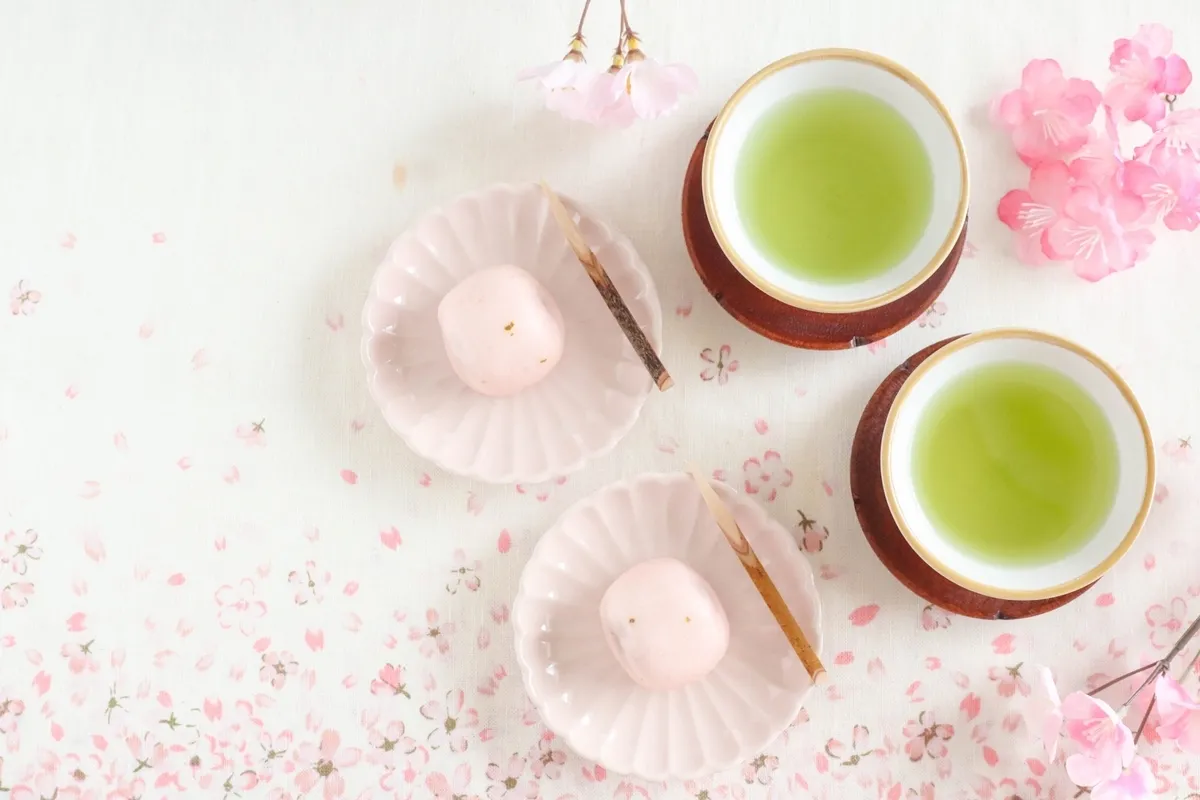 Té japonés con flores de cerezo