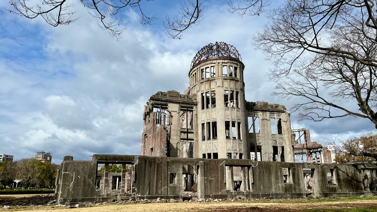 La Cúpula de la Bomba Atómica desde Atrás