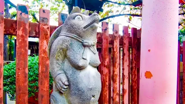 Estatua de mapache