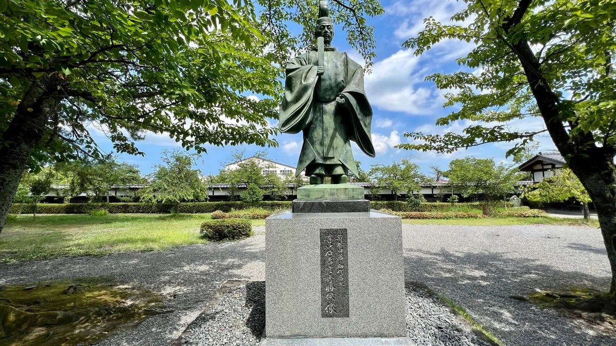 Estatua de Hidekatsu Mizoguchi