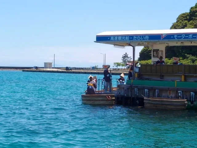 Paseo en Tarai-bune en el Puerto de Ogi