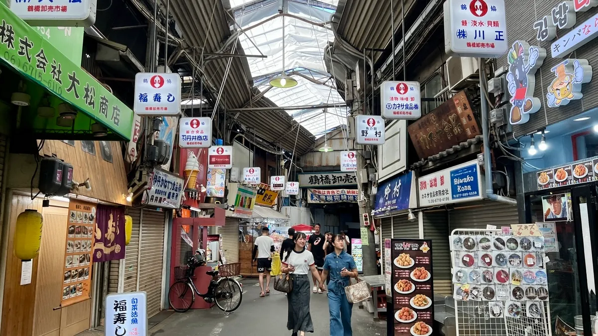 Escena de la Calle Comercial Tsuruhashi Hontoori