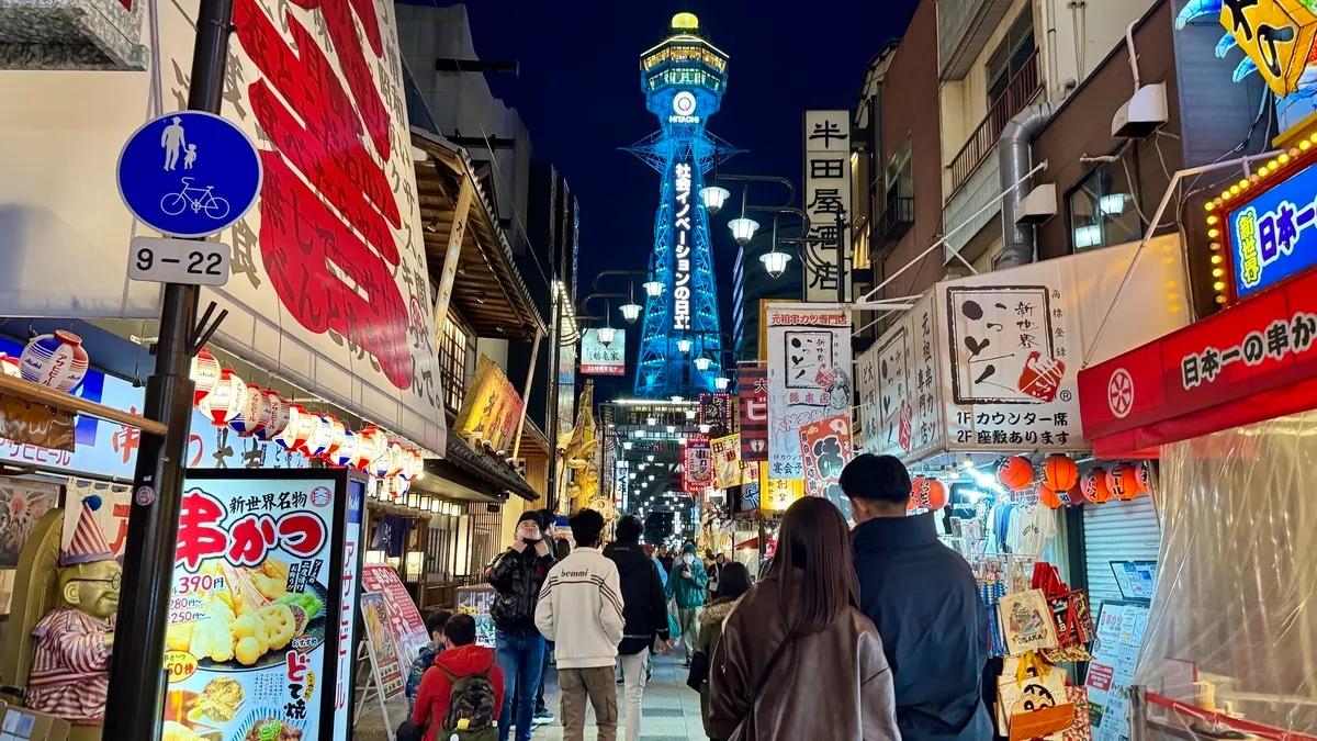 Shinsekai por la noche