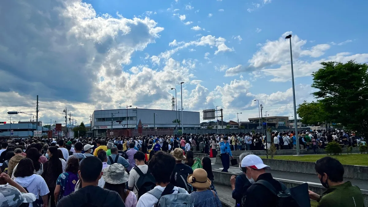 Multitudes en la entrada