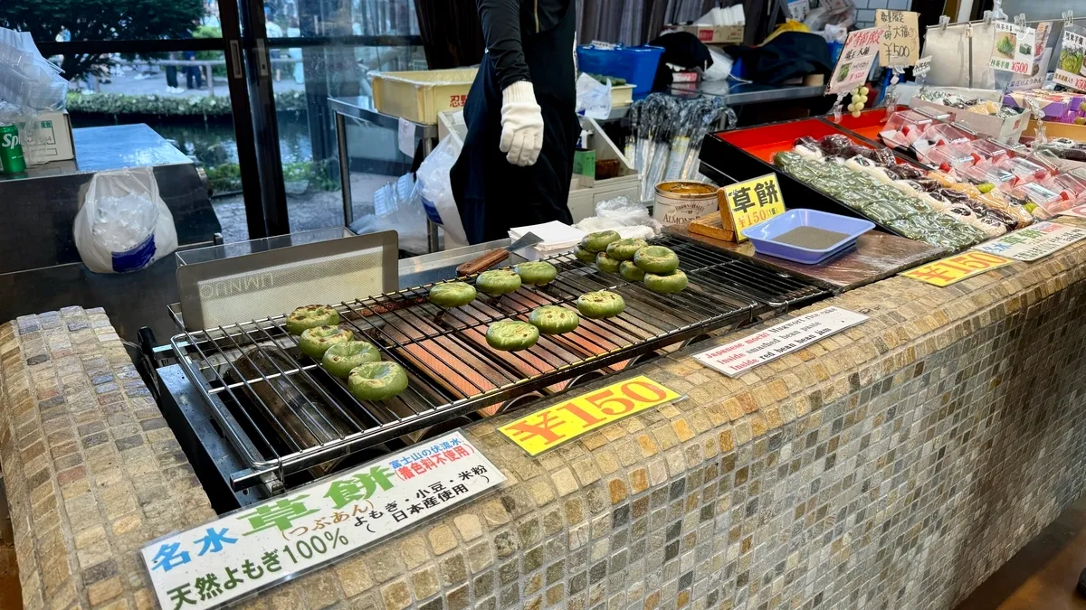 Venta de mochi de hierba