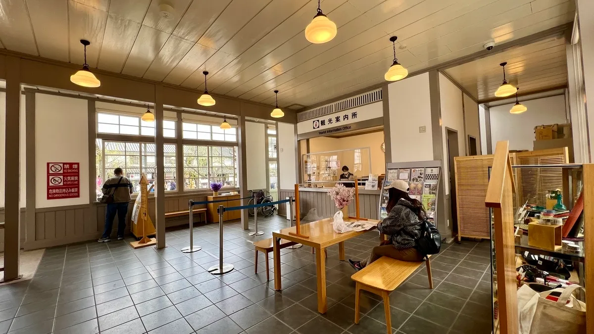 Interior del Centro de Información Turística de Kurashiki