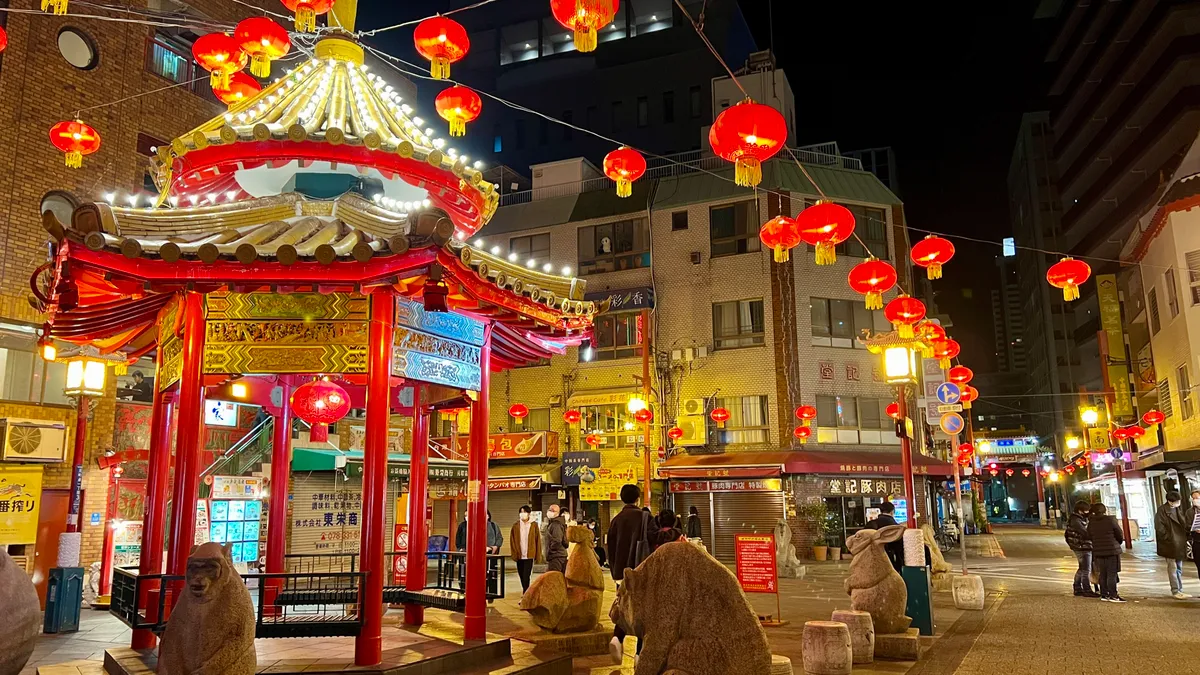 Plaza Nankinmachi de noche