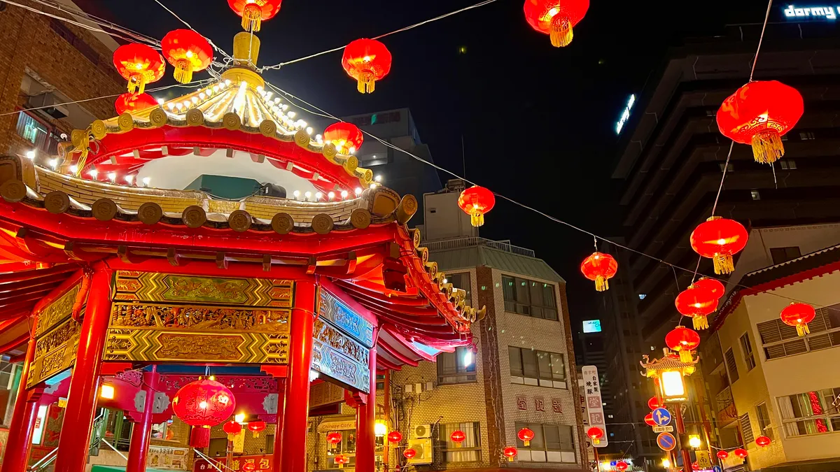 Plaza Nankinmachi de noche