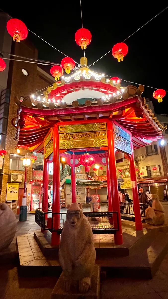 Plaza Nankinmachi de noche