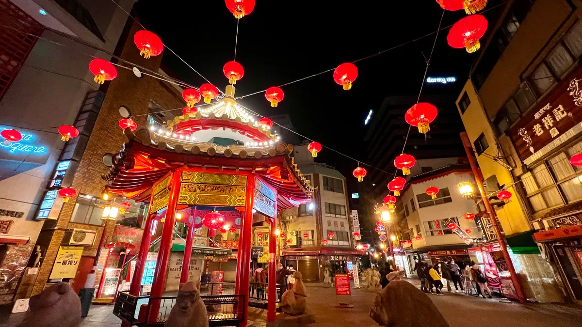 Plaza Nankinmachi de noche